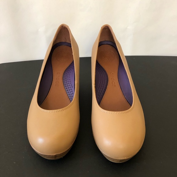 Crocs Tan wedges size 6. - Picture 7 of 8